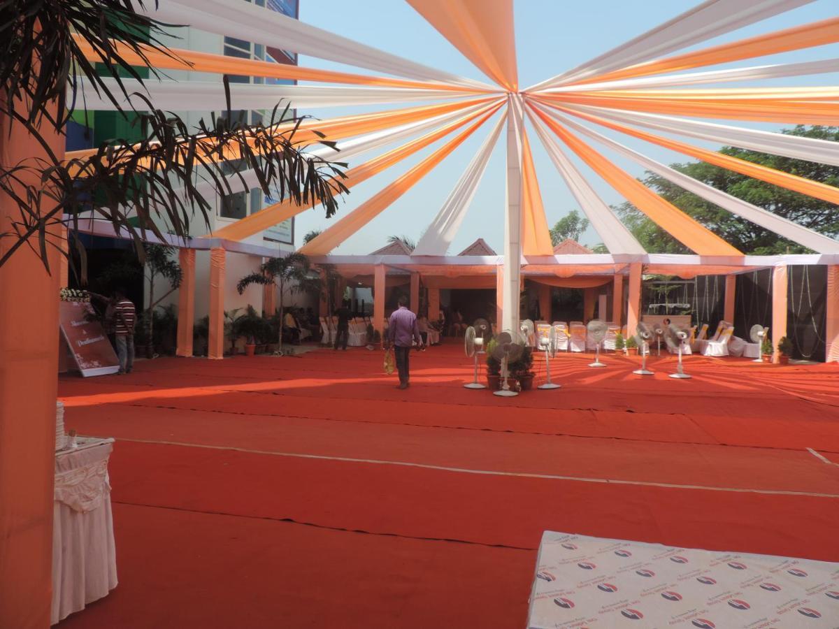 Om Leisure Hotel - Bbsr Bhubaneswar Exterior foto
